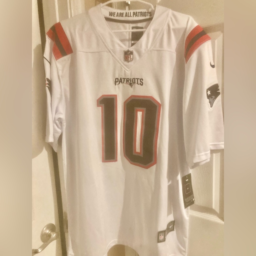 Nike NFL Players New England Patriots Mac Jones #10 Embroidered Jersey Sz XL NWT